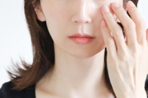 頭頂部の引き上げで、顔のリフトアップ！